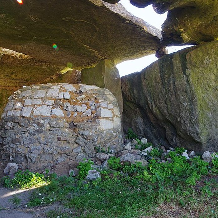 Photo de Dolmen de la Madeleine à Gennes