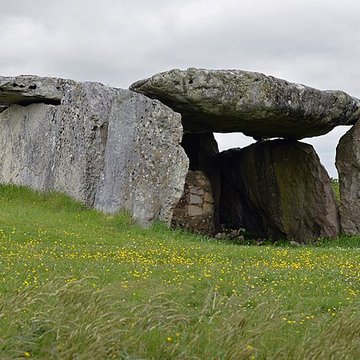 Dolmen de la Madeleine à Gennes