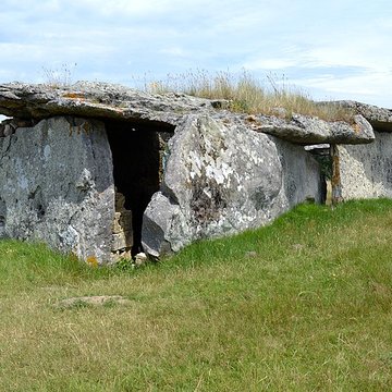 Dolmen de la Madeleine à Gennes