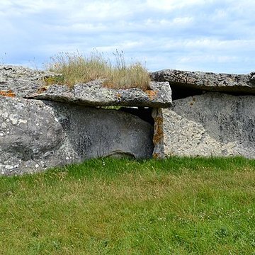 Dolmen de la Madeleine à Gennes