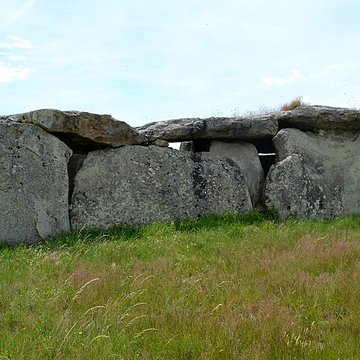Dolmen de la Madeleine à Gennes
