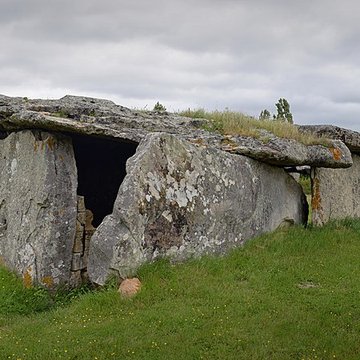 Dolmen de la Madeleine à Gennes