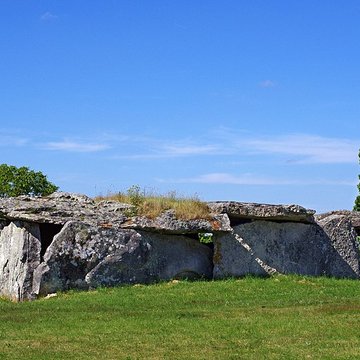 Dolmen de la Madeleine à Gennes