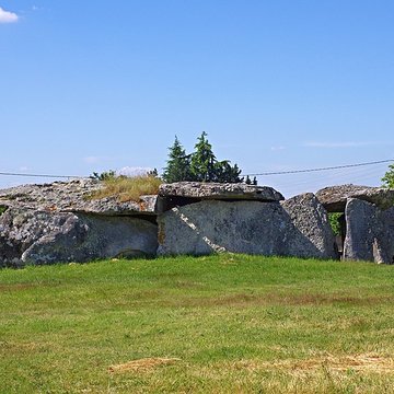 Dolmen de la Madeleine à Gennes