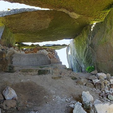 Dolmen de la Madeleine à Gennes