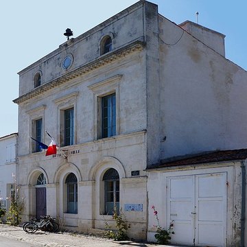 Hôtel de ville et bâtiments voisins appartenant à la commune