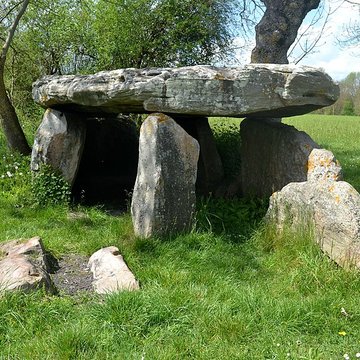 Dolmen de la Pierre Cesée à Soucelles