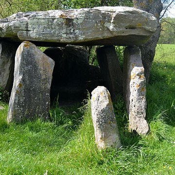Dolmen de la Pierre Cesée à Soucelles