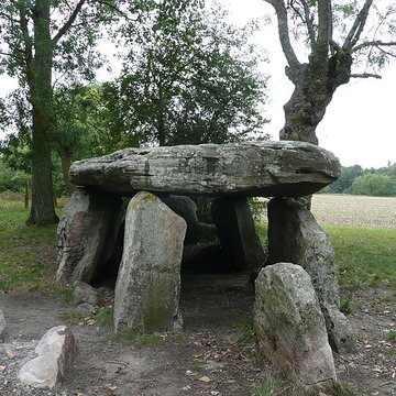 Dolmen de la Pierre Cesée à Soucelles