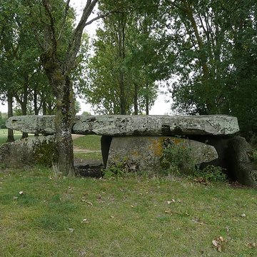 Dolmen de la Pierre Cesée à Soucelles