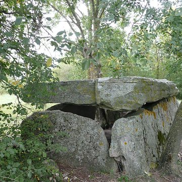 Dolmen de la Pierre Cesée à Soucelles