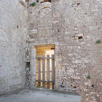Ensemble historique et archéologique de la cité épiscopale et canoniale de Maguelone