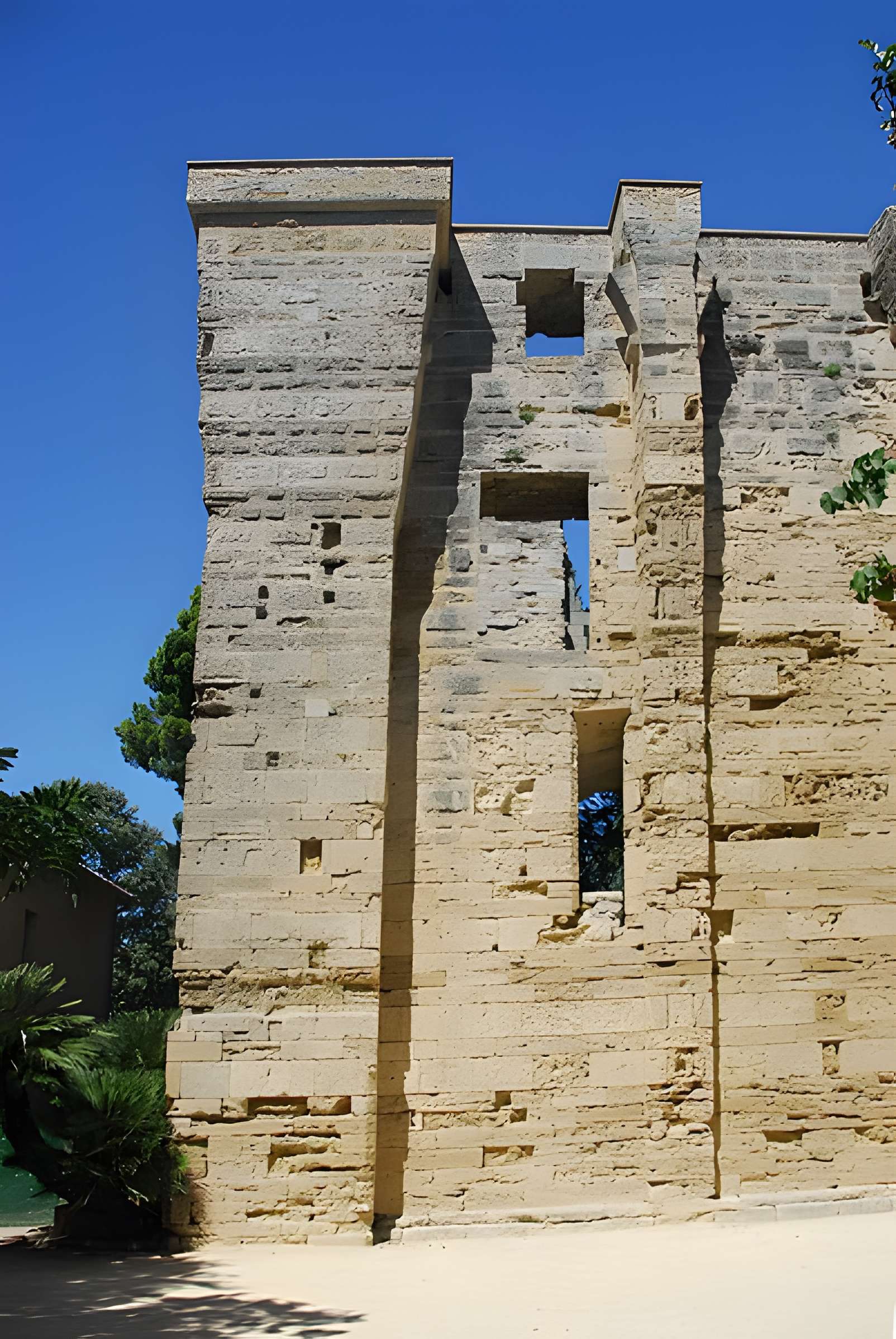 Ensemble historique et archéologique de la cité épiscopale et canoniale de Maguelone