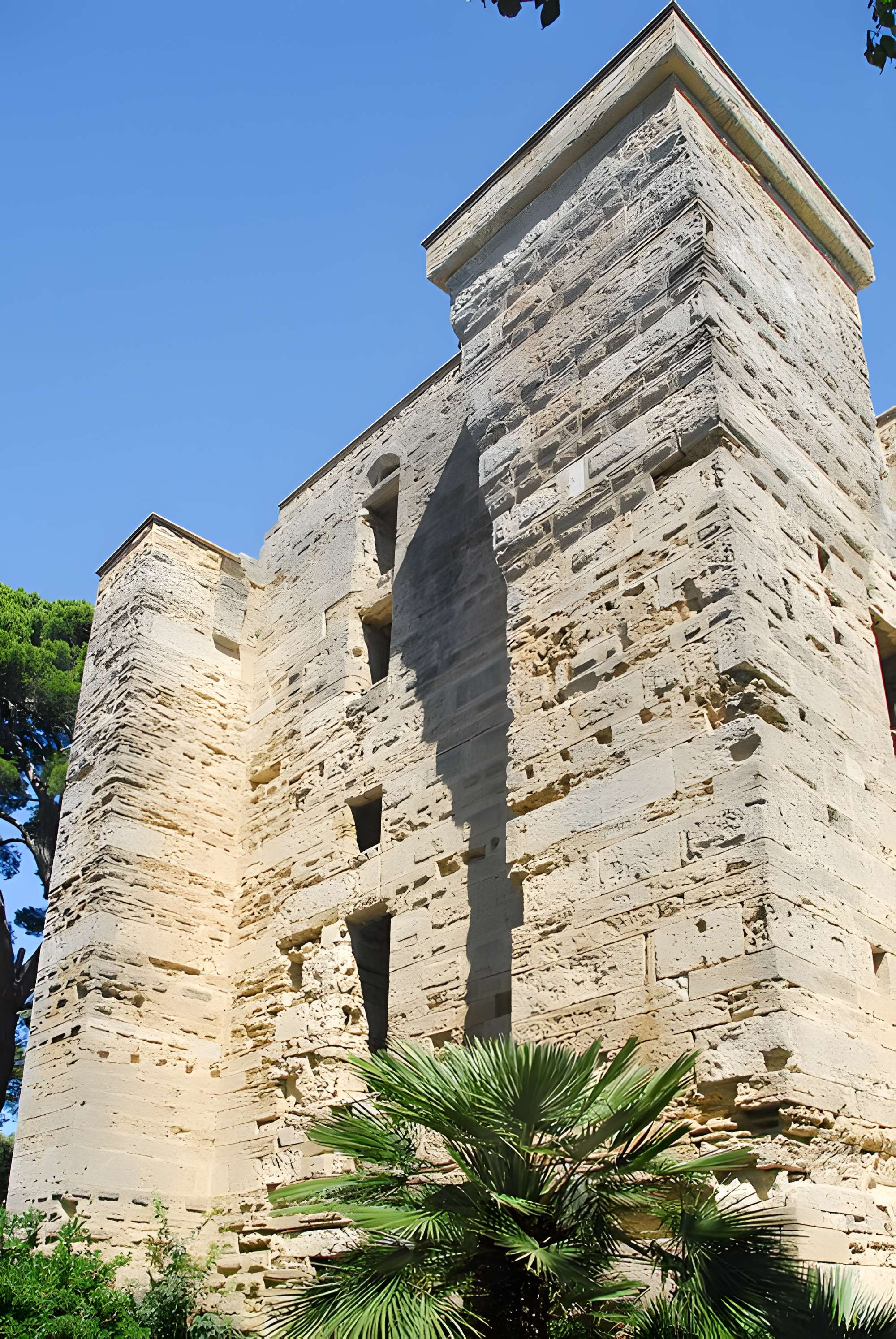 Ensemble historique et archéologique de la cité épiscopale et canoniale de Maguelone