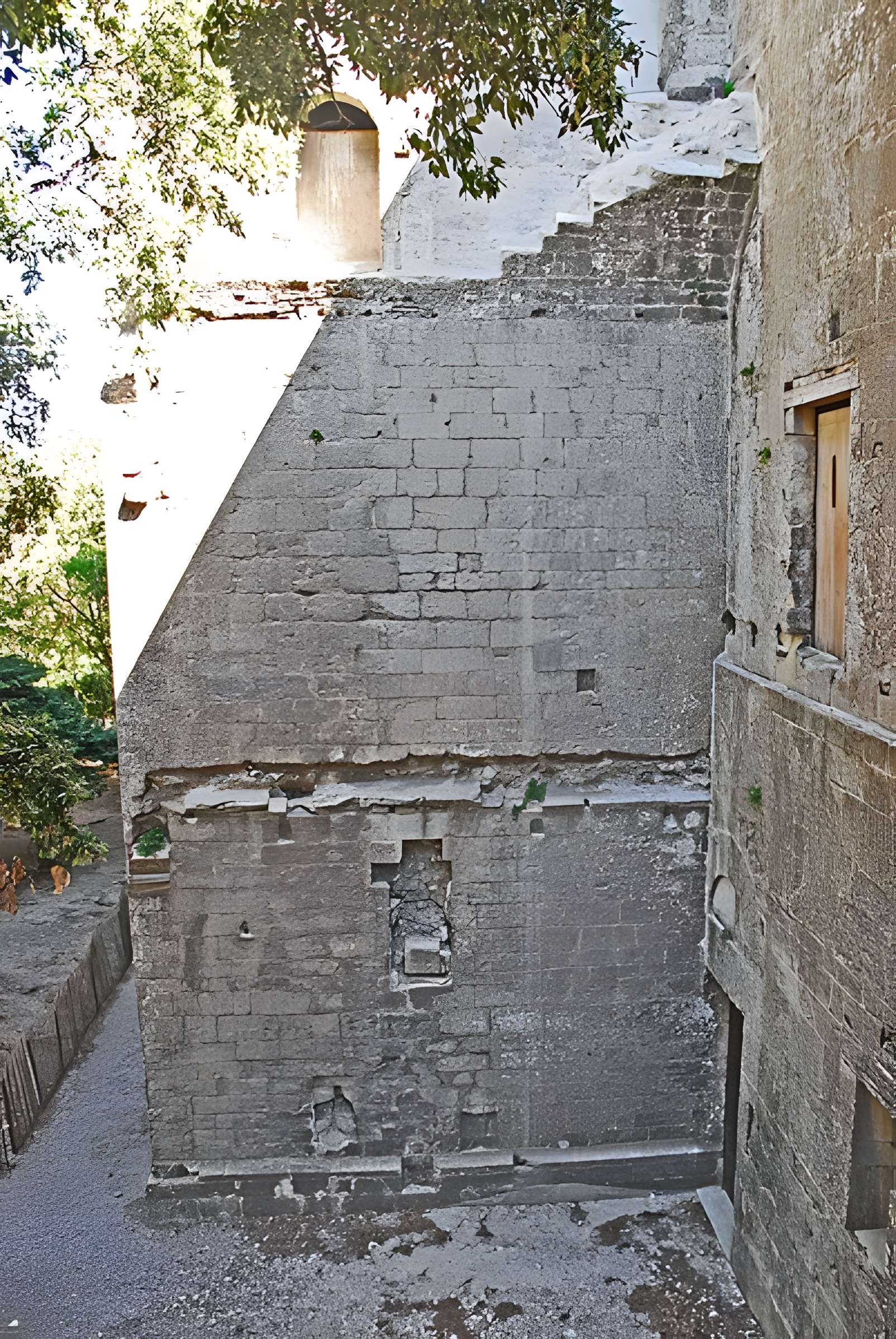 Ensemble historique et archéologique de la cité épiscopale et canoniale de Maguelone