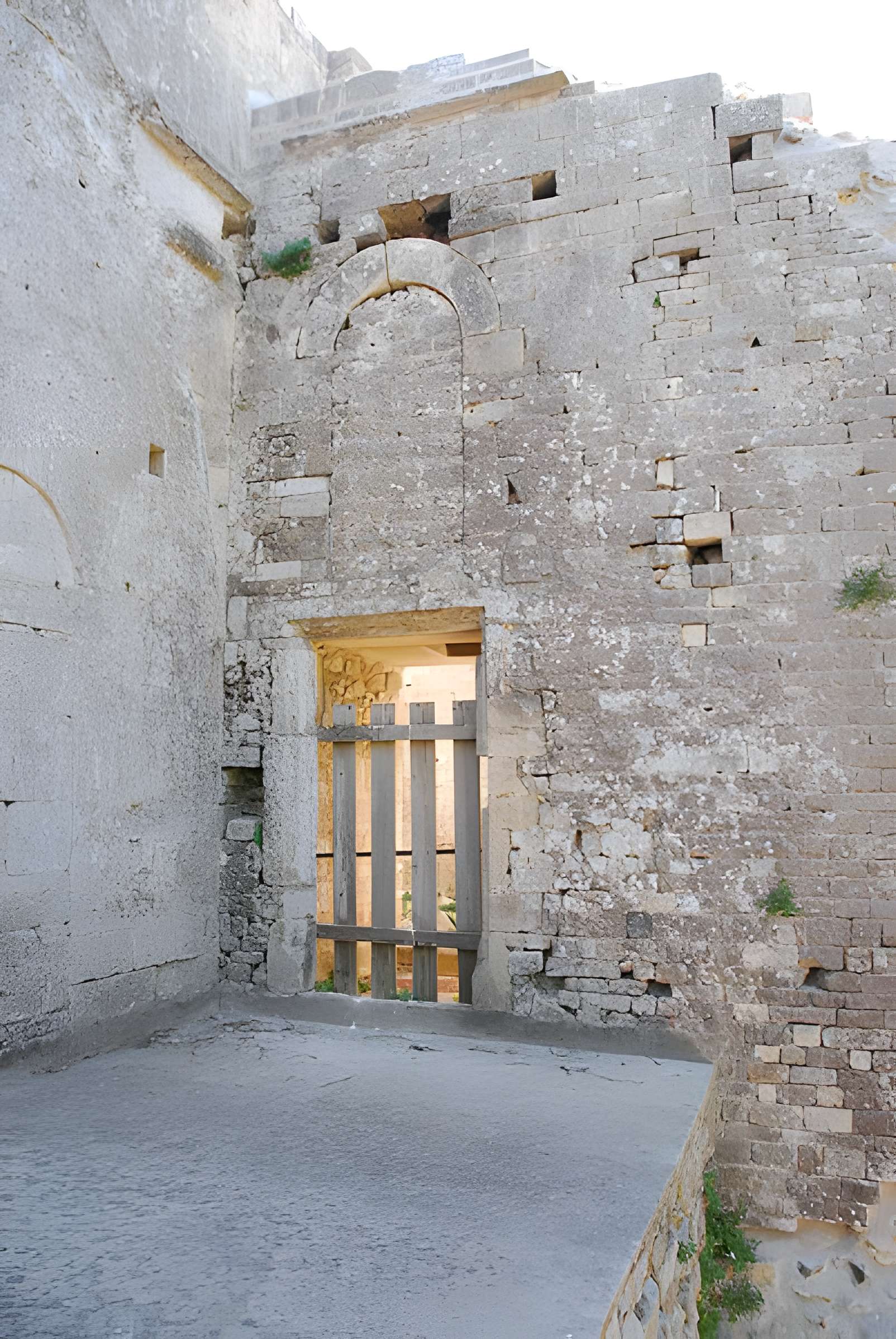 Ensemble historique et archéologique de la cité épiscopale et canoniale de Maguelone