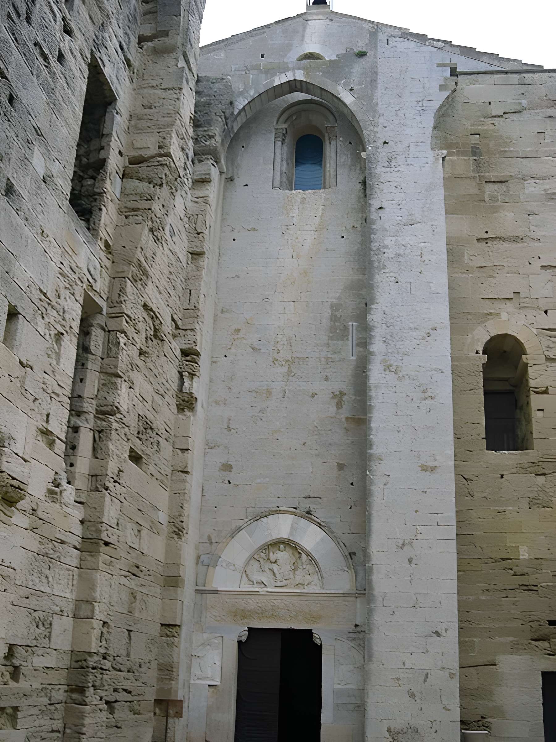 Ensemble historique et archéologique de la cité épiscopale et canoniale de Maguelone