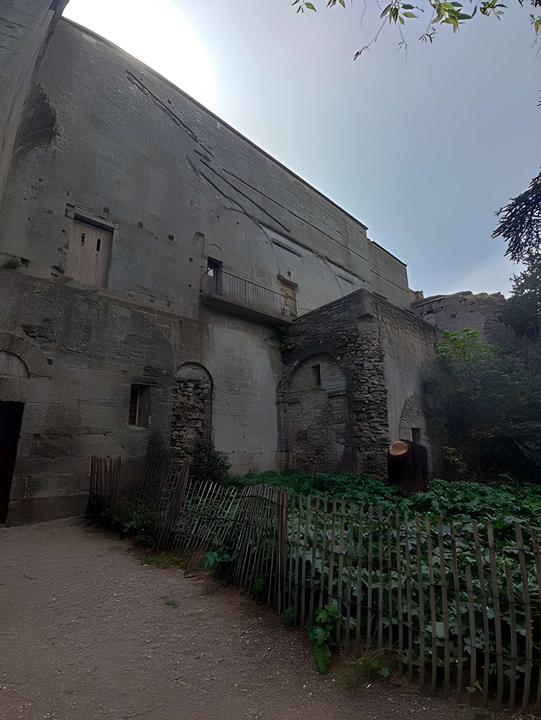 Ensemble historique et archéologique de la cité épiscopale et canoniale de Maguelone