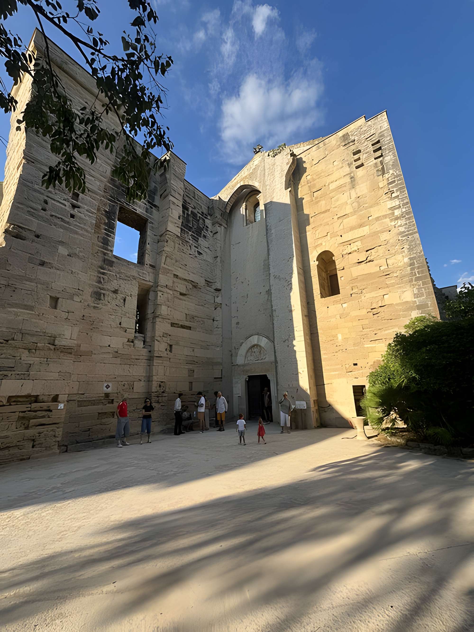 Ensemble historique et archéologique de la cité épiscopale et canoniale de Maguelone