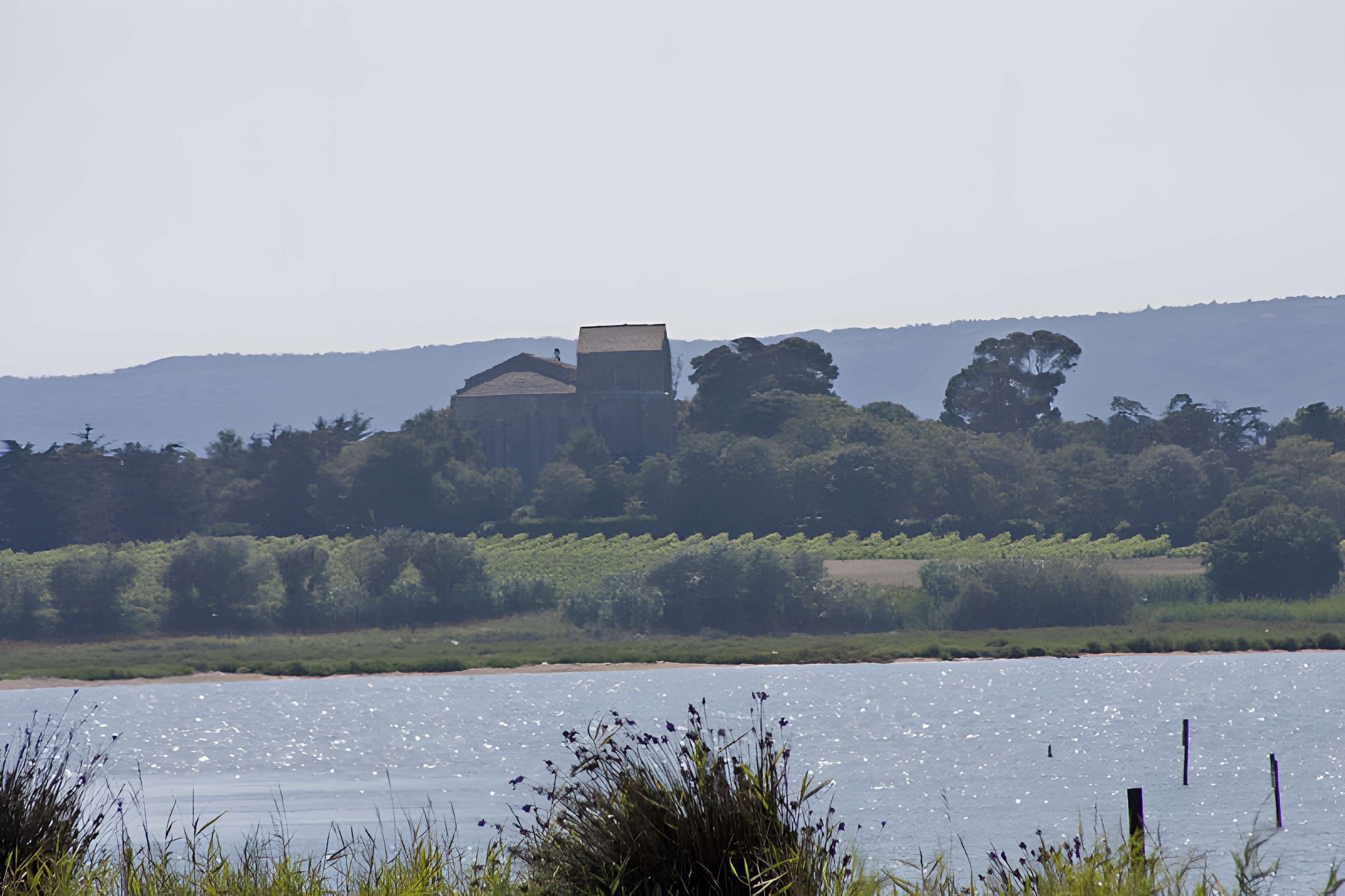 Ensemble historique et archéologique de la cité épiscopale et canoniale de Maguelone
