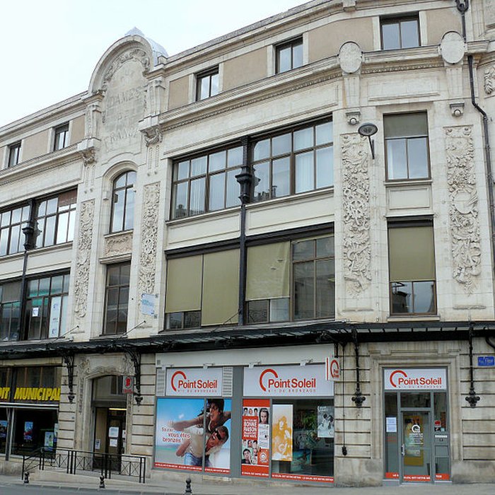 Photo de Ancien grand magasin Aux Dames de France