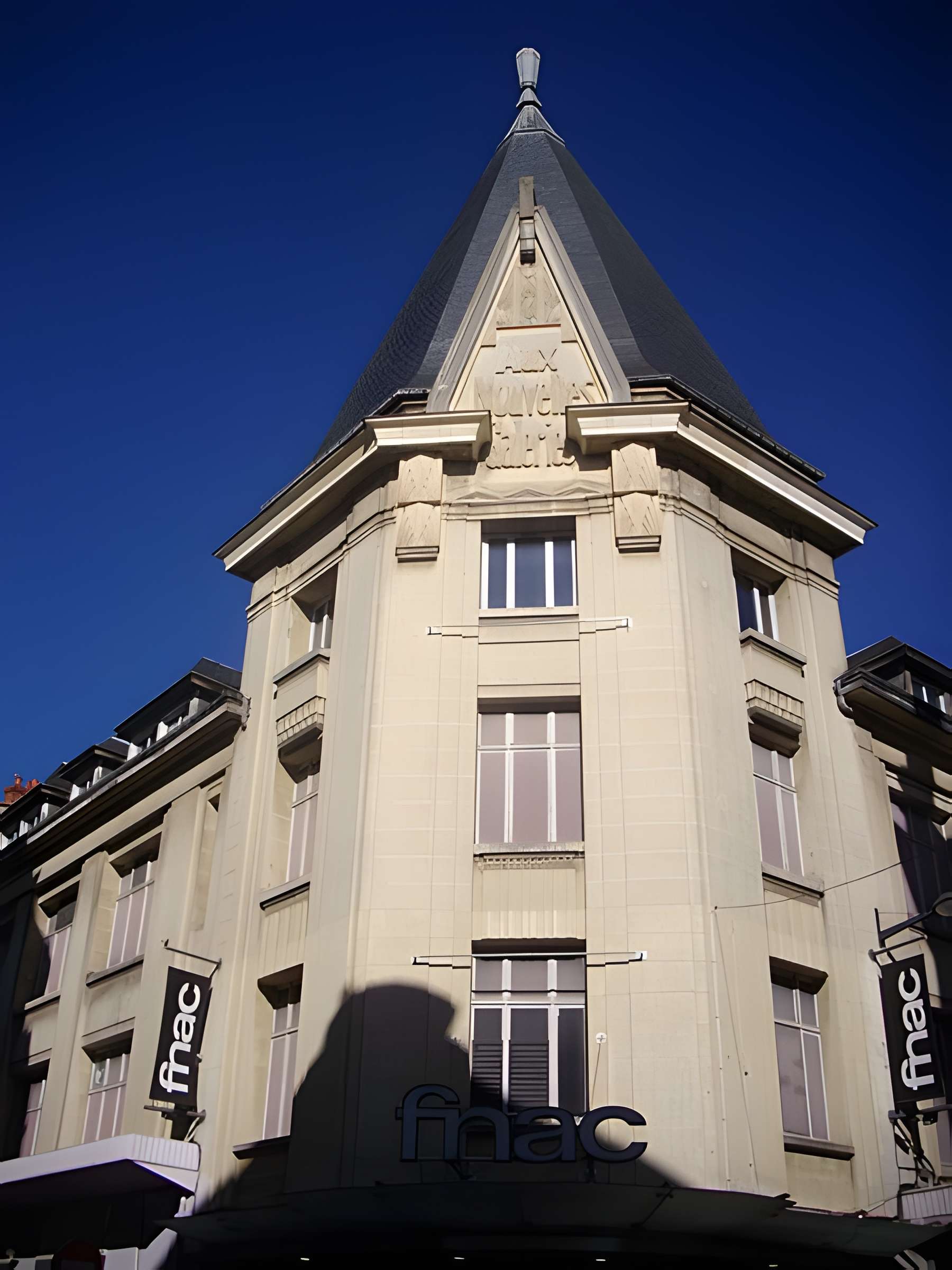 Ancien grand magasin Aux Dames de France