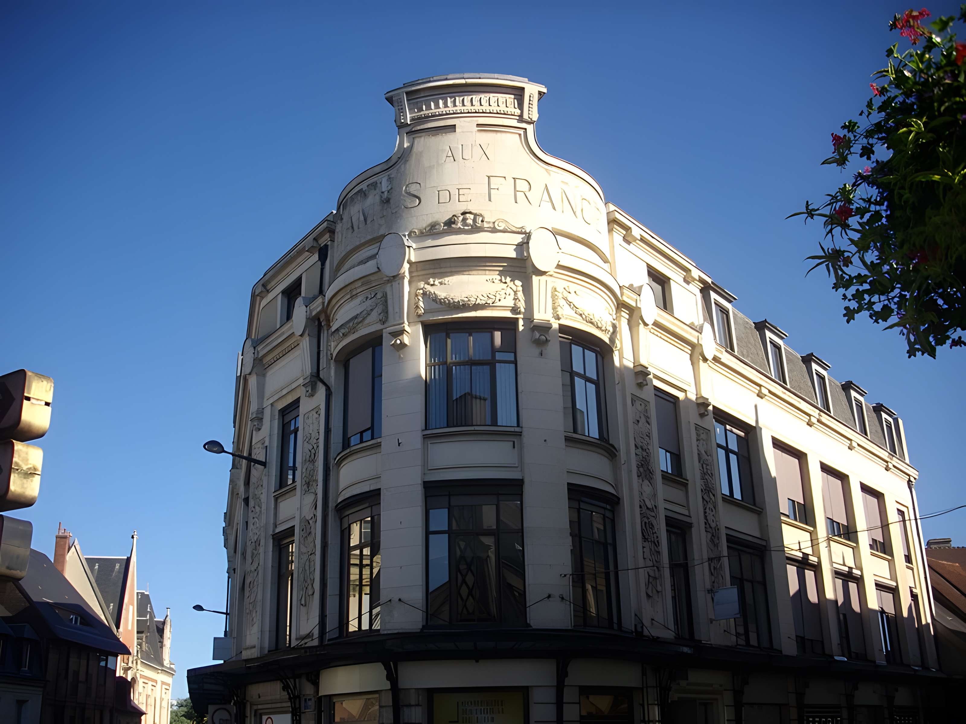 Ancien grand magasin Aux Dames de France