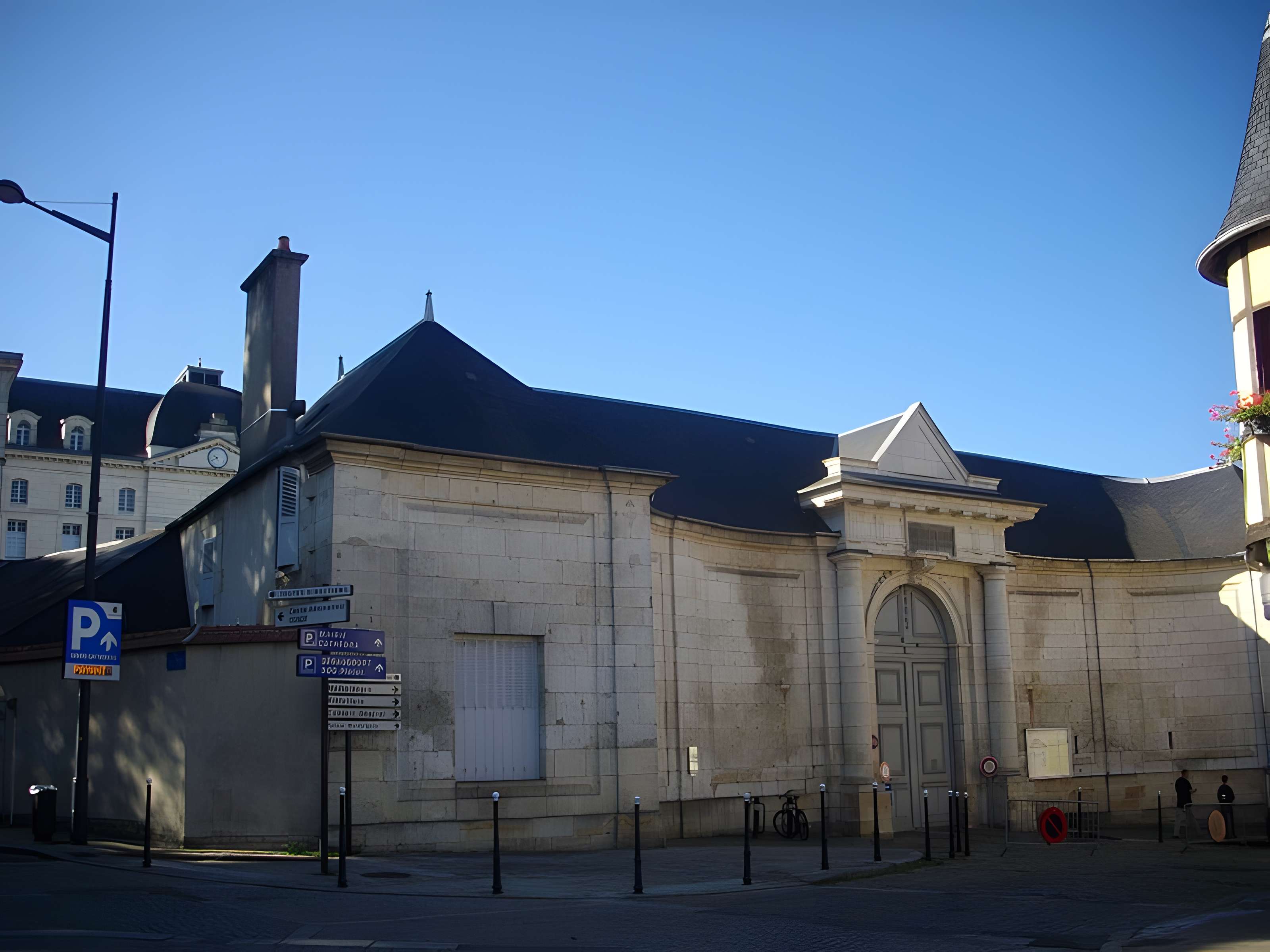 Ancien grand magasin Aux Dames de France