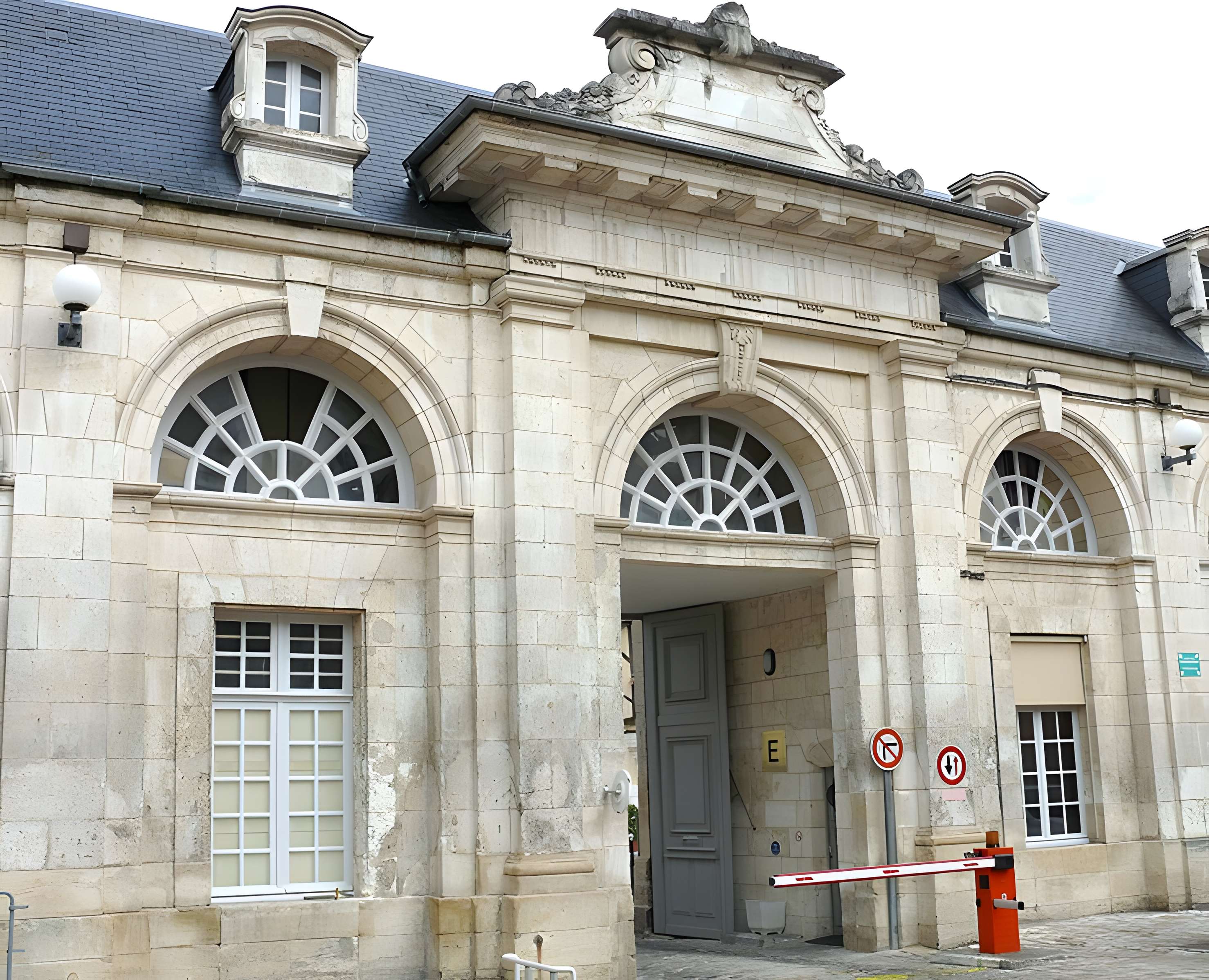 Ancien grand magasin Aux Dames de France