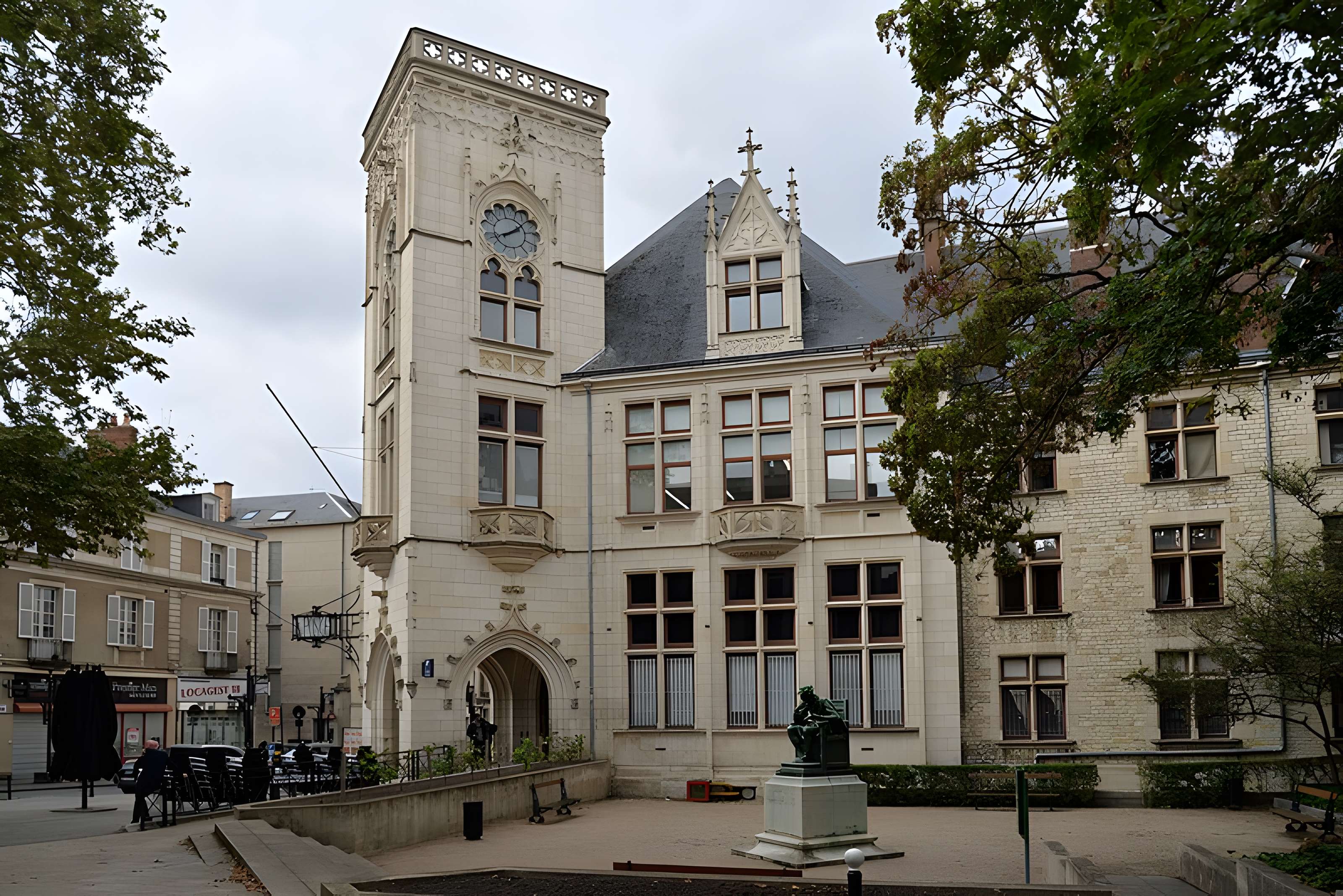 Recette principale et direction départementale de la Poste