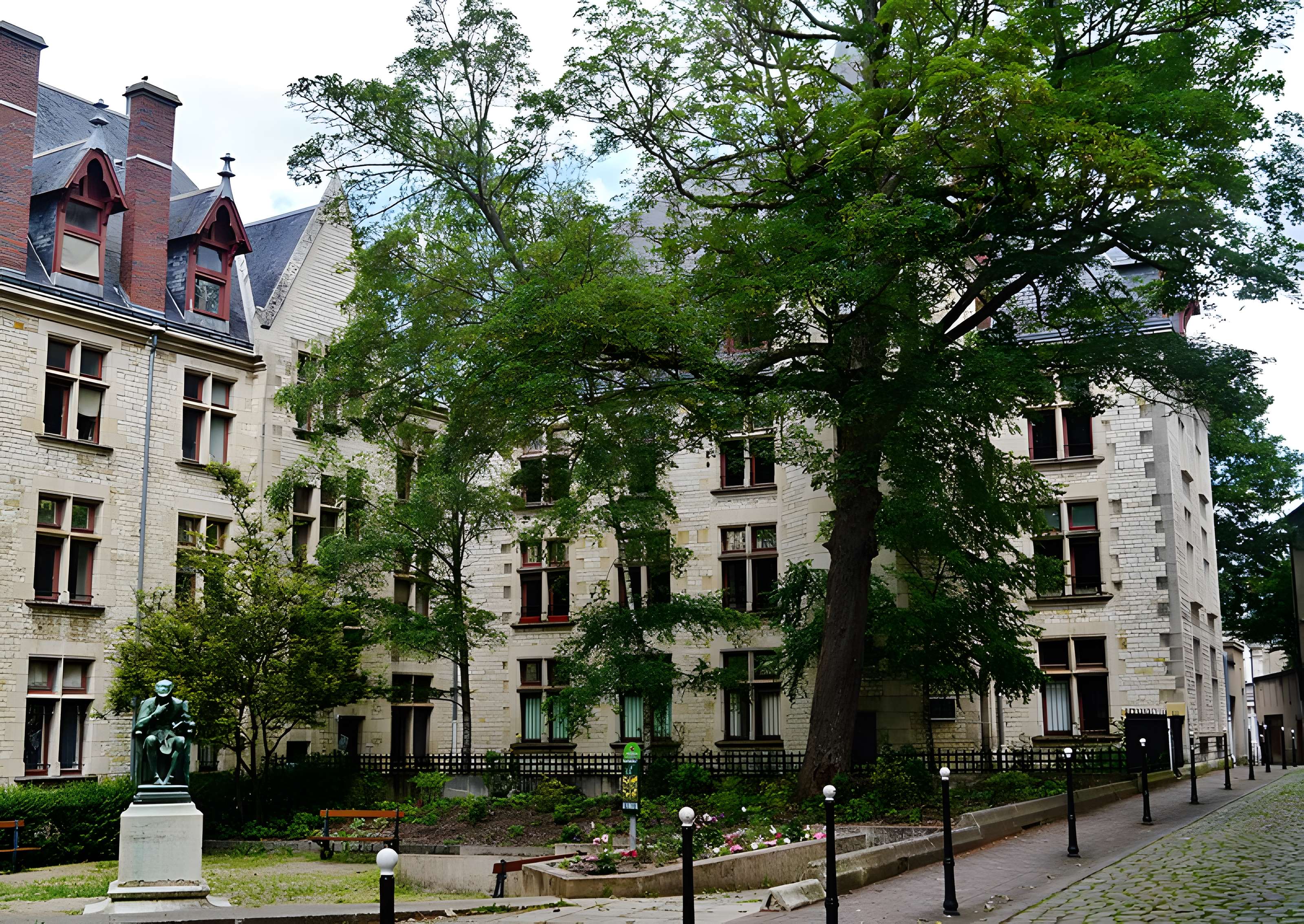 Recette principale et direction départementale de la Poste