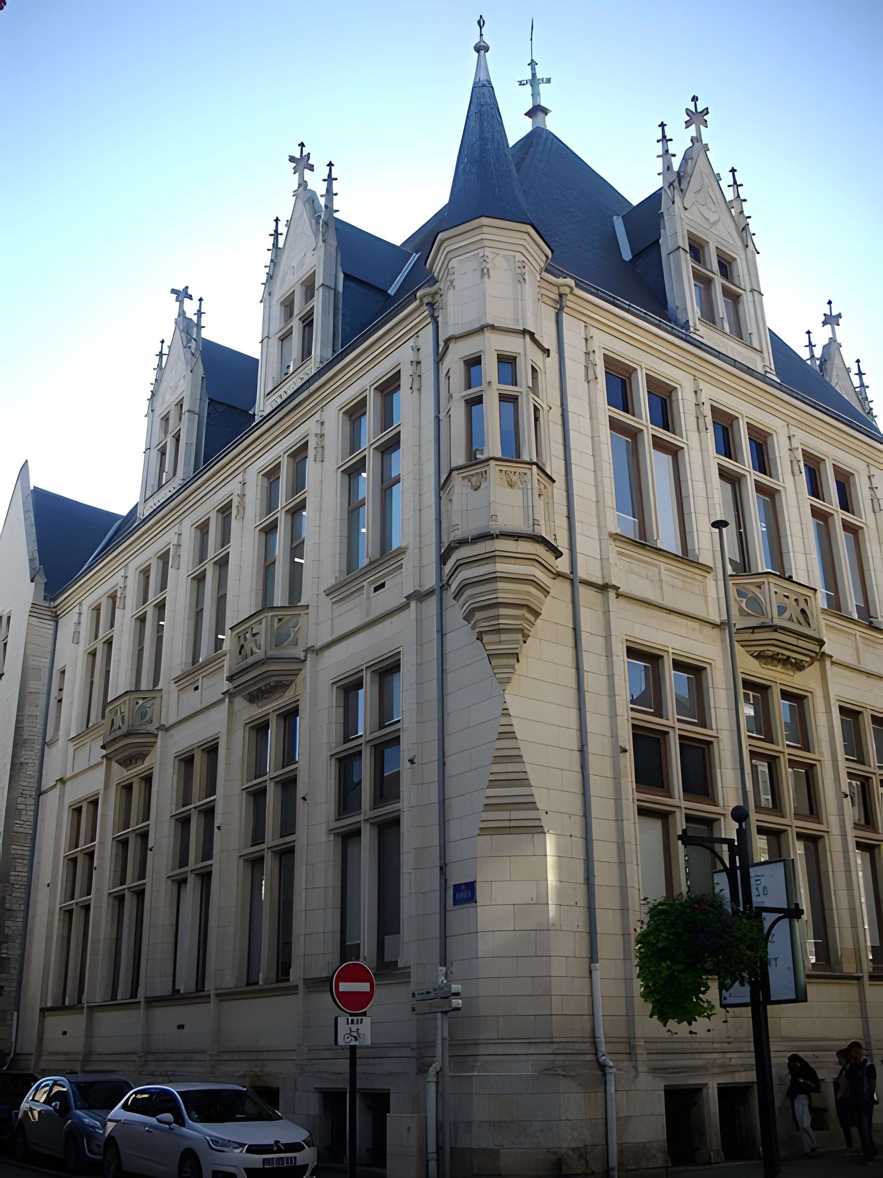 Recette principale et direction départementale de la Poste