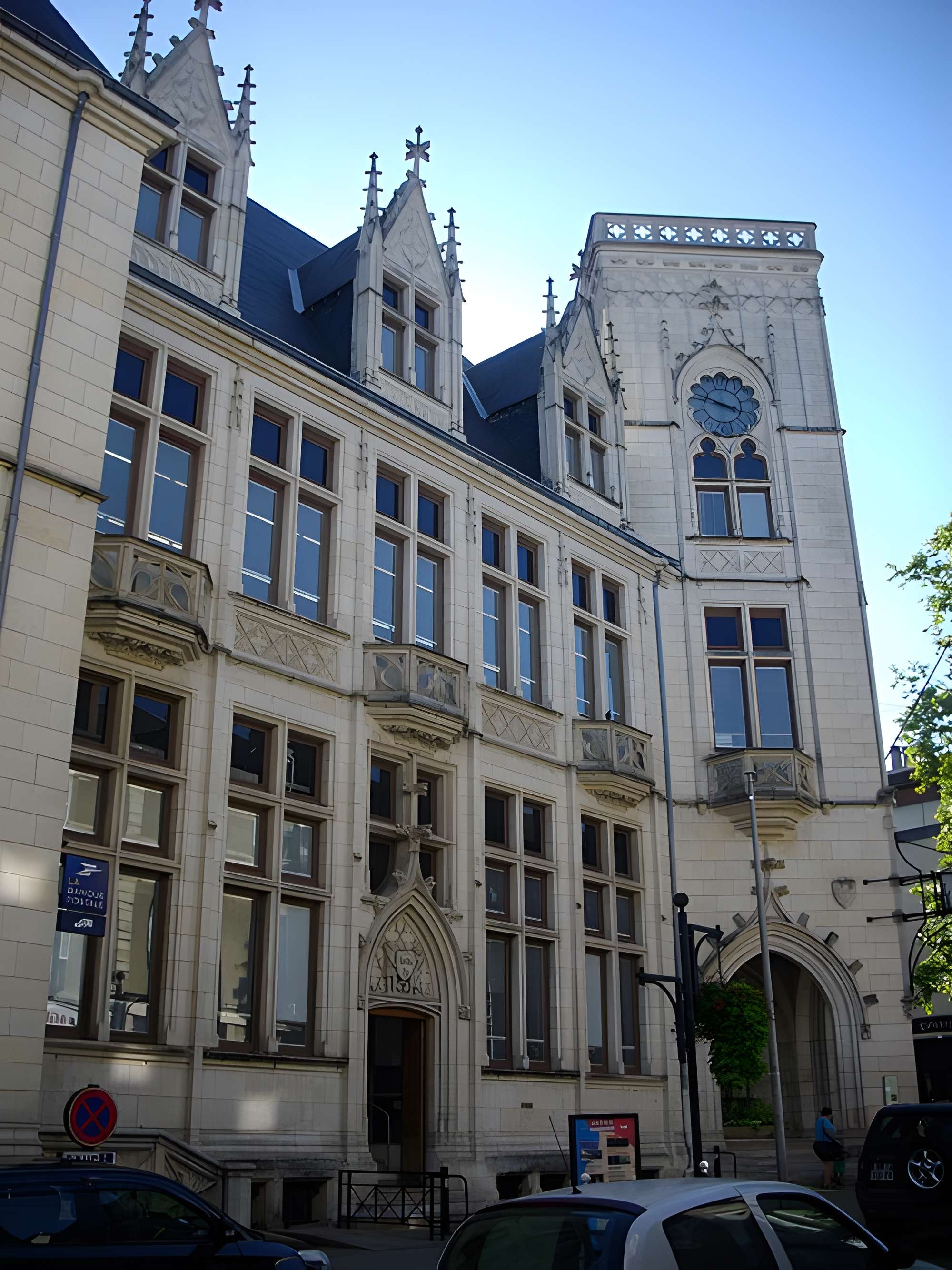 Recette principale et direction départementale de la Poste