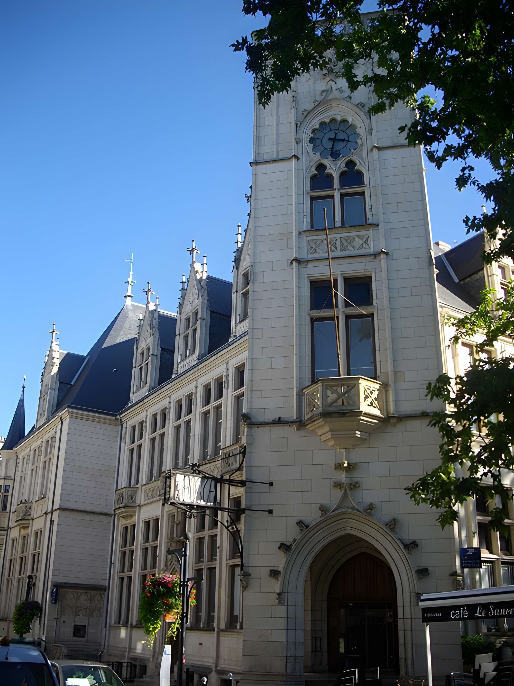 Recette principale et direction départementale de la Poste