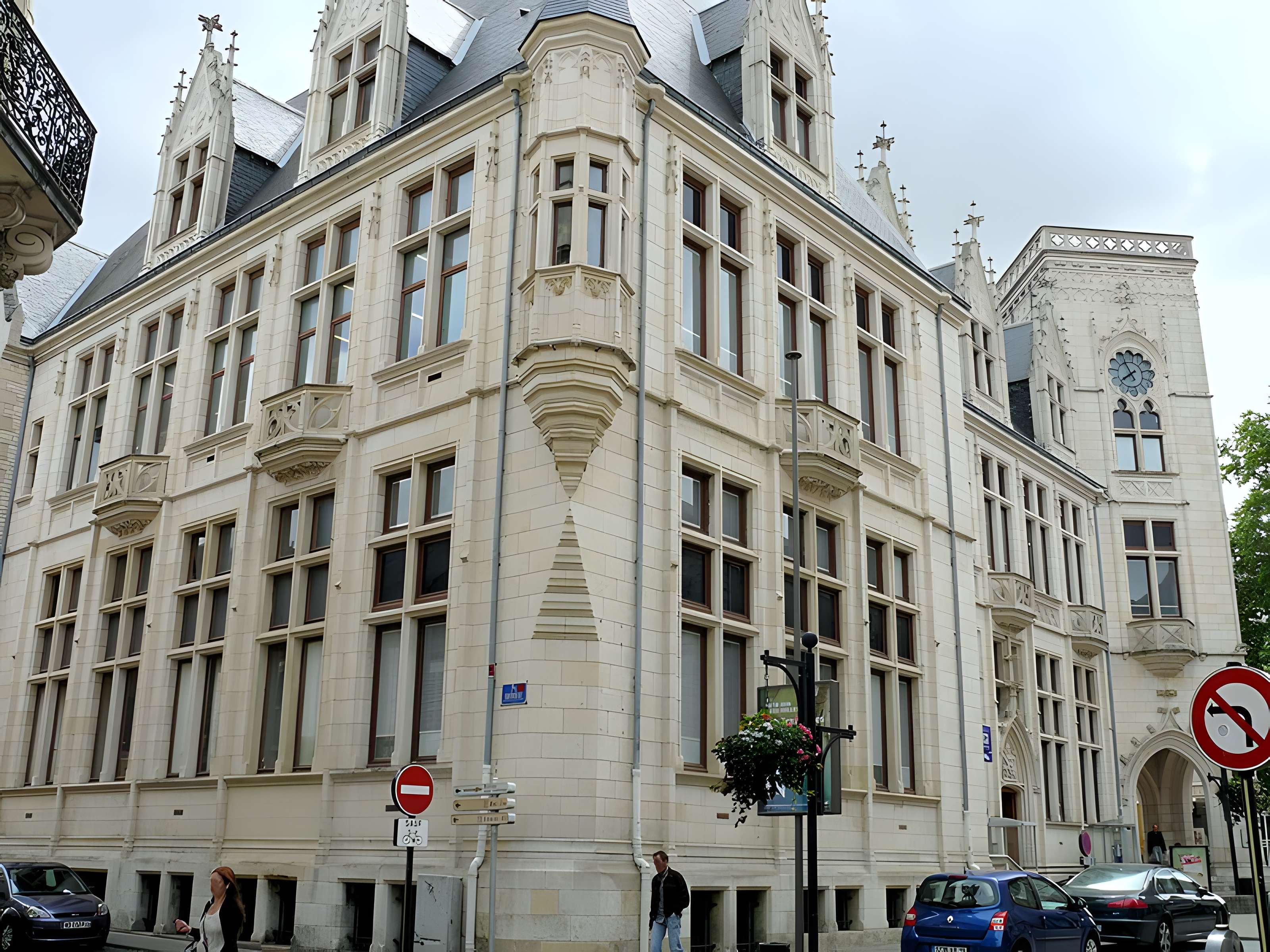 Recette principale et direction départementale de la Poste