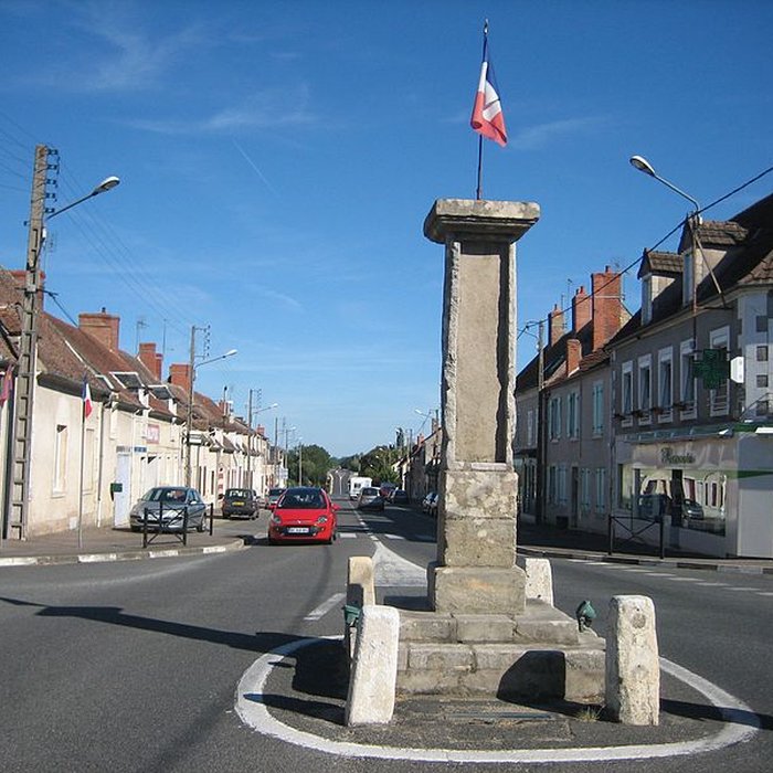 Photo de Borne milliaire en pierre de lépoque gallo-romaine