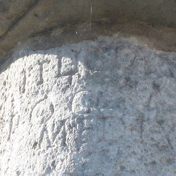 Borne milliaire en pierre de lépoque gallo-romaine