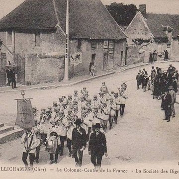 Borne milliaire en pierre de lépoque gallo-romaine