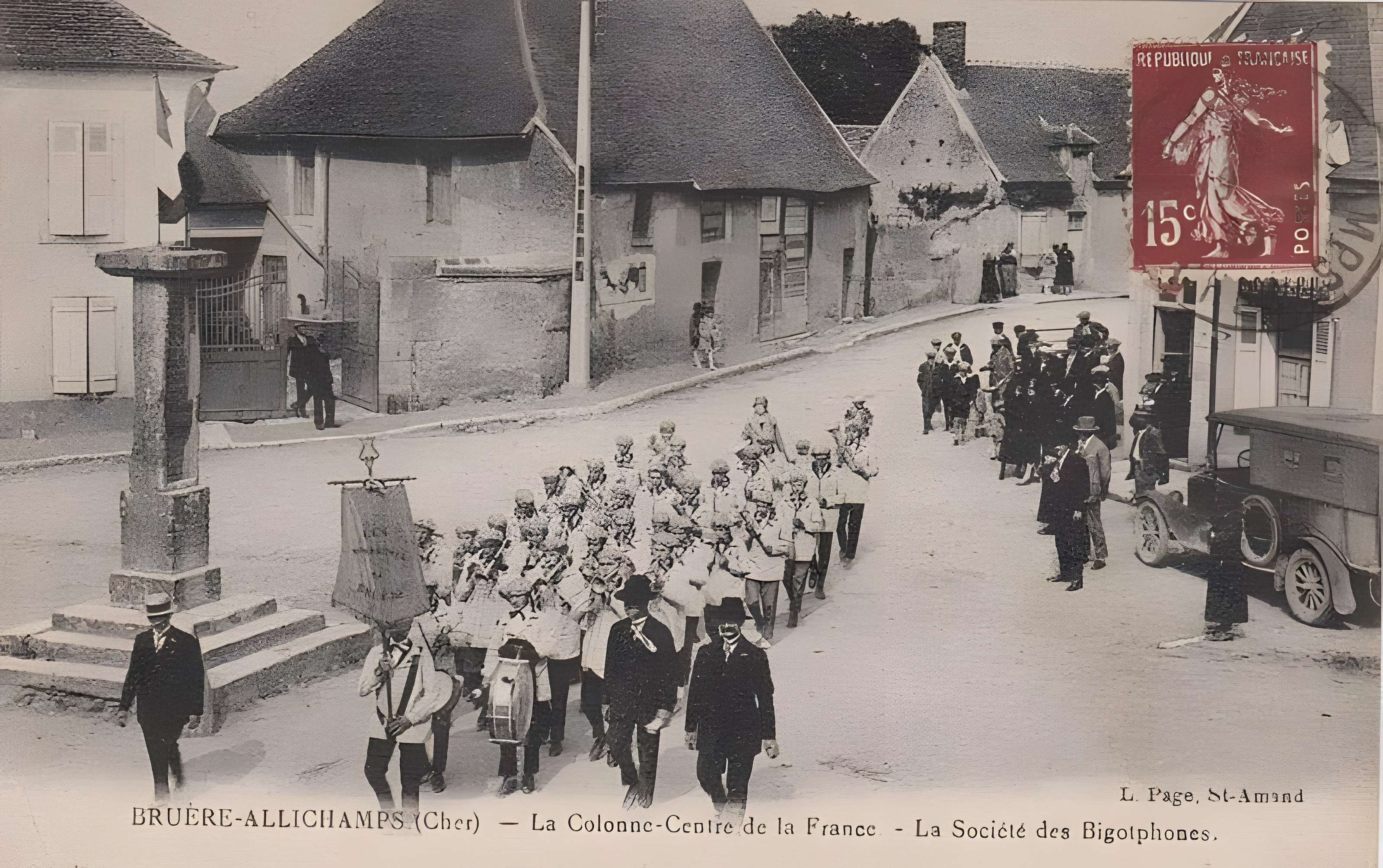 Borne milliaire en pierre de l'époque gallo-romaine
