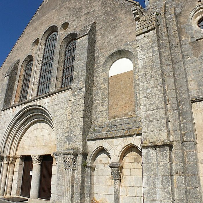 Photo de Ancienne abbaye Saint-Pierre, actuellement Centre Hospitalier spécialisé