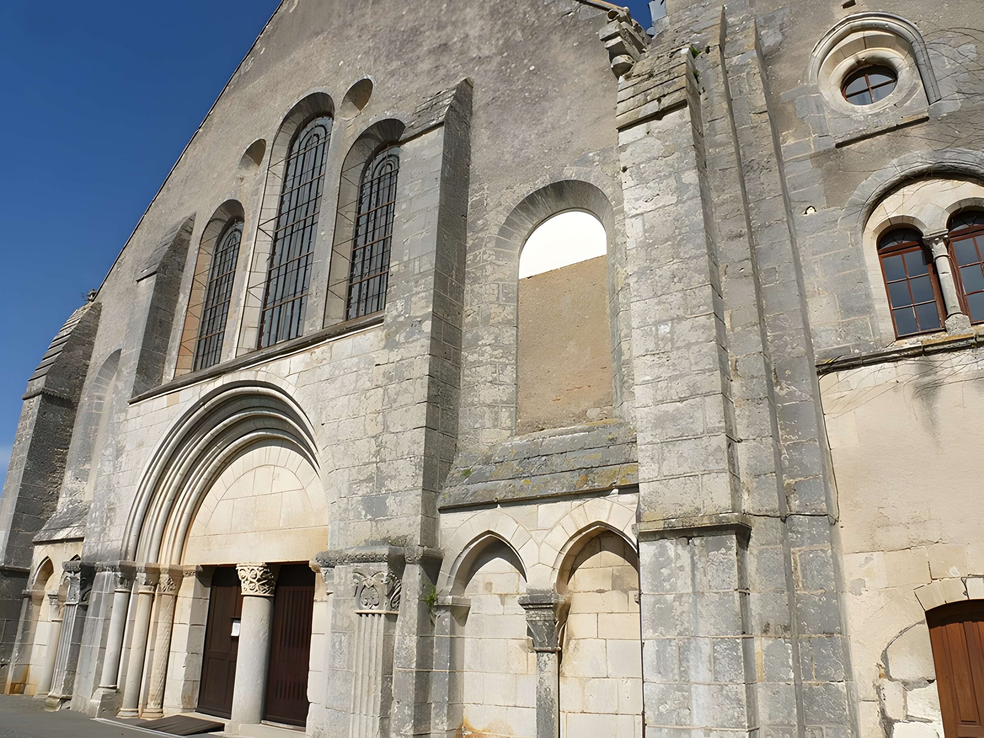 Ancienne abbaye Saint-Pierre, actuellement Centre Hospitalier spécialisé