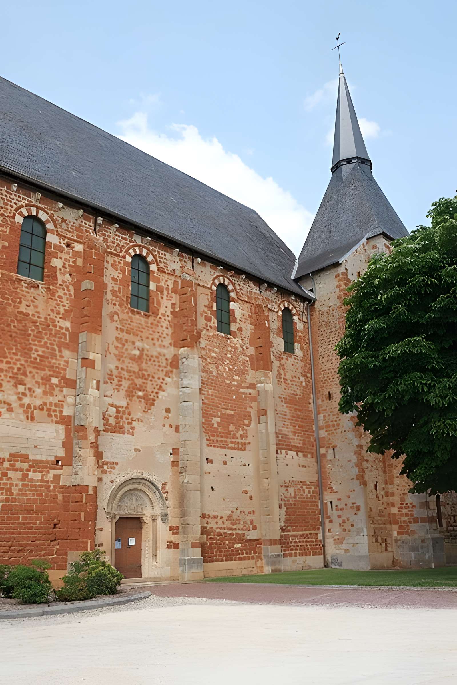 Eglise Saint-Michel (du prieuré Saint-Michel)