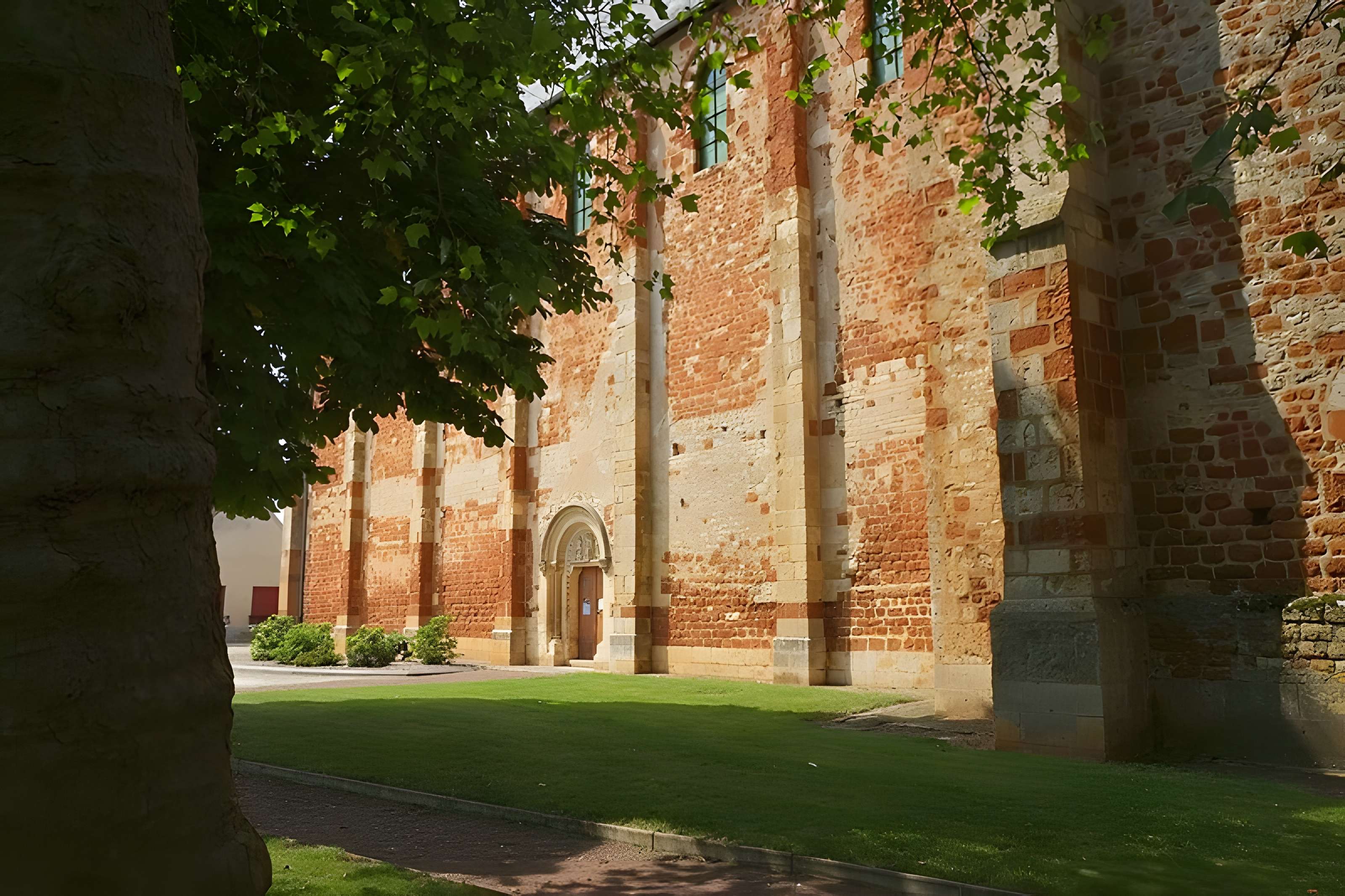 Eglise Saint-Michel (du prieuré Saint-Michel)