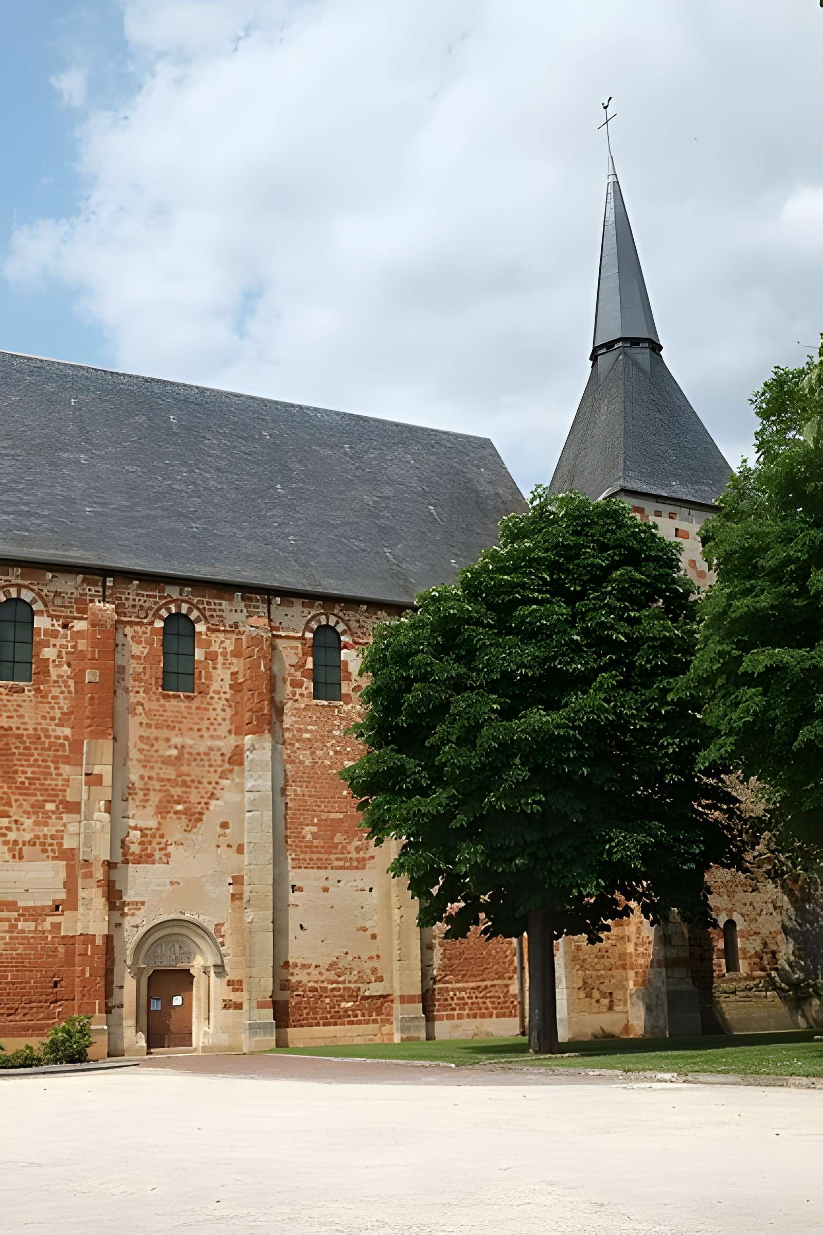 Eglise Saint-Michel (du prieuré Saint-Michel)