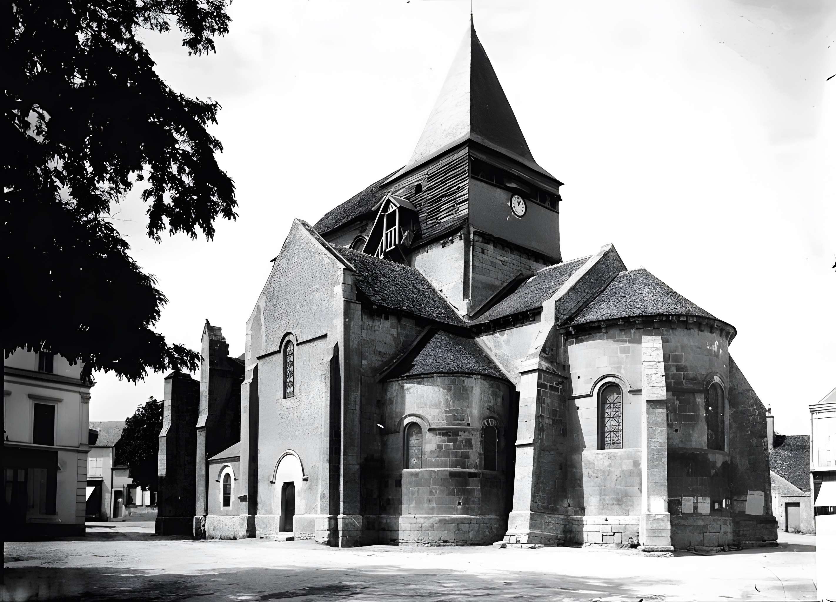 Eglise Saint-Jacques-et-Saint-Cyr
