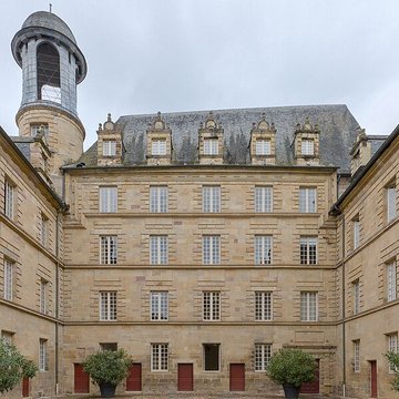 Ancien Collège des Doctrinaires ou ancien collège de jeunes filles