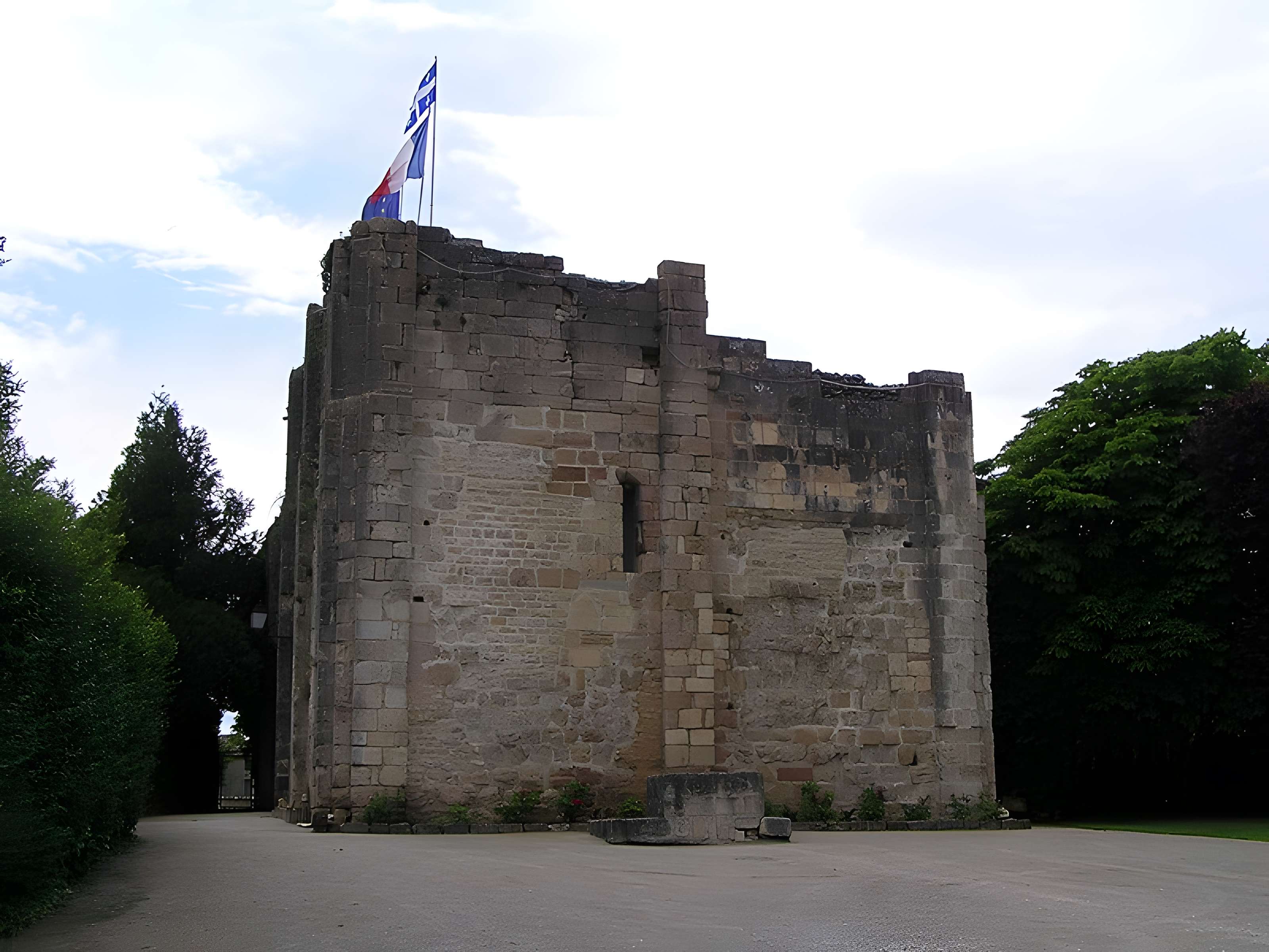Donjon de Montignac-Charente