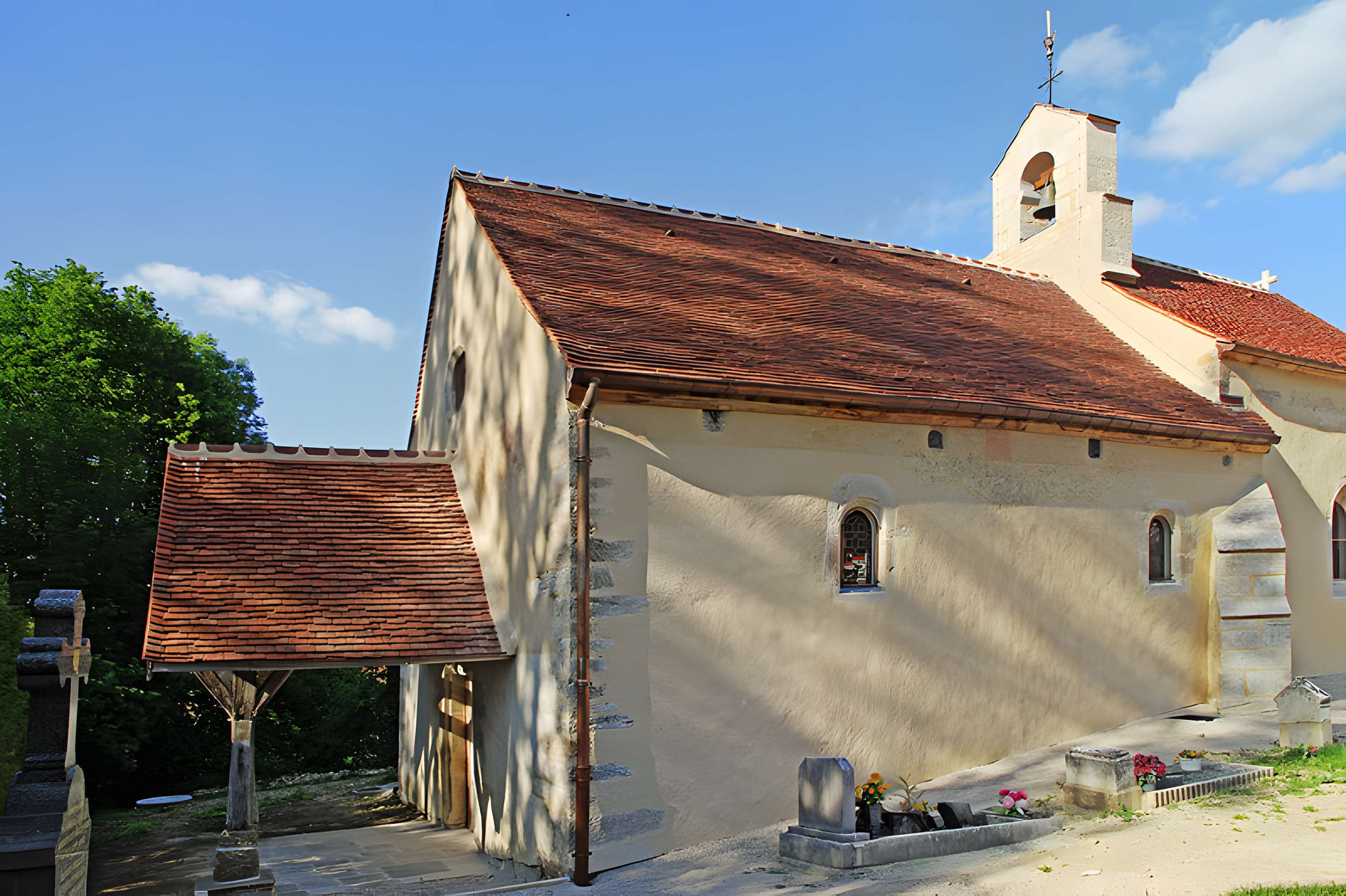 Chapelle et croix, situées au hameau de Barain