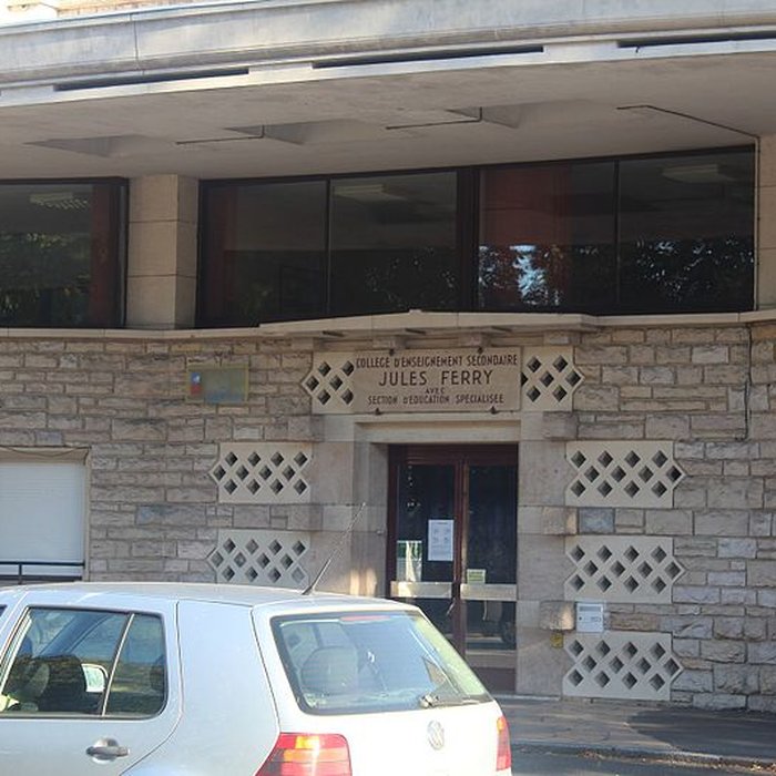 Photo de Ecole de jeunes filles, actuellement collège Jules Ferry