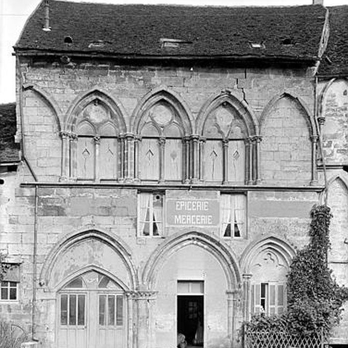 Photo de Maison du XIIIe siècle, sur la place publique